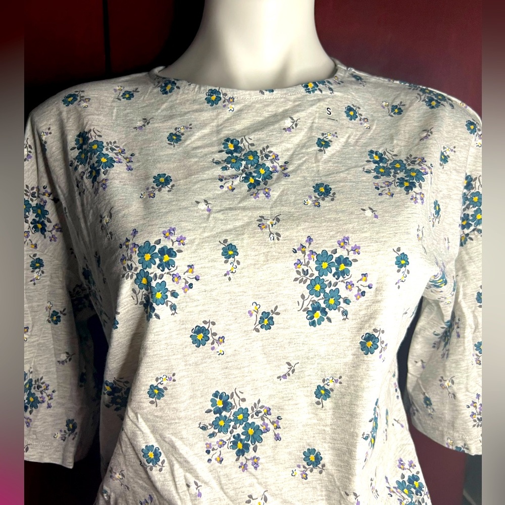 Brand NWT✨ Studio Sanderson for Uniqlo 3/4 sleeve Floral Top👚💐